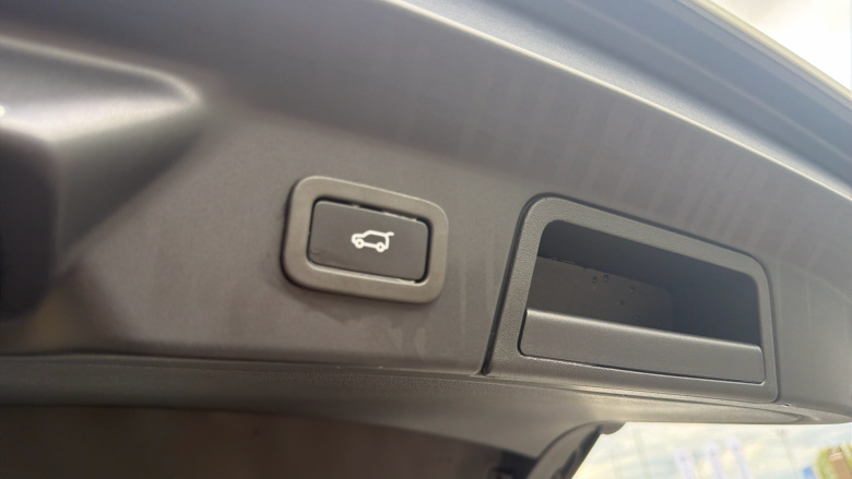 Land Rover Range Rover Velar 2.0 D200 R-Dynamic SE 5dr Auto Diesel Estate